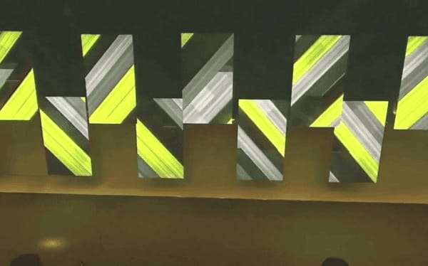 機械臂與人互動，舞臺發布會驚艷亮相